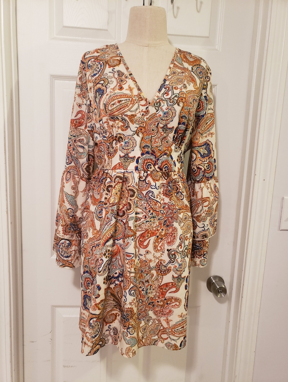 Paisley V-Neck Long Sleeve Dress in Cream and Rust Tones Size Medium